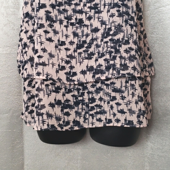 Banana Republic Pink & Navy Blue Double Layer Sleeveless Blouse SIZE: PETITE M - Picture 3 of 12
